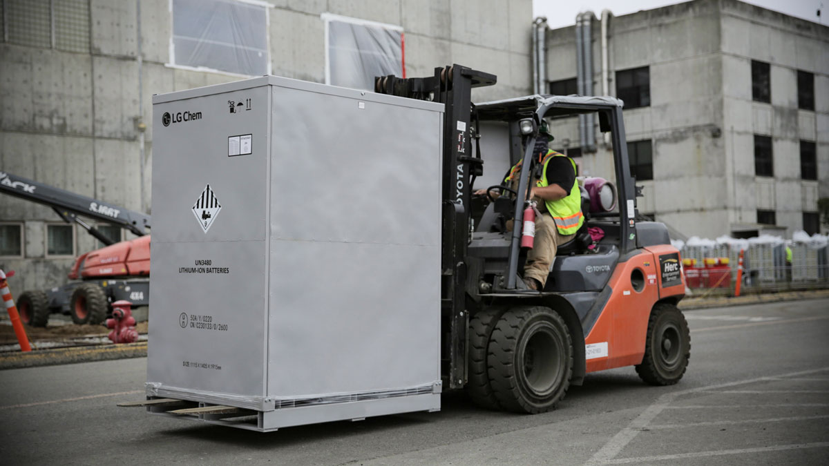 Energy-Solutions-New-TR1300-Operational-at-World's-Largest-Utility-Scale-Battery-Energy-Storage-Project